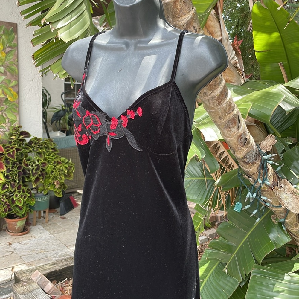 Velvet slip dress with appliqué - Picture 4 of 9